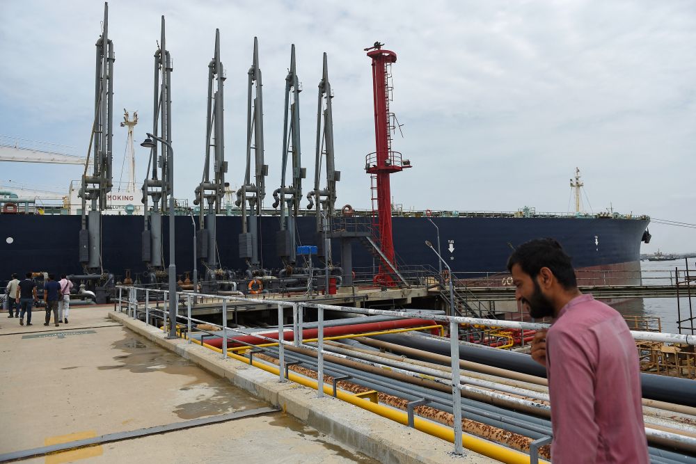 Pakistan in talks with Russia on oil sector agreement: finance minister